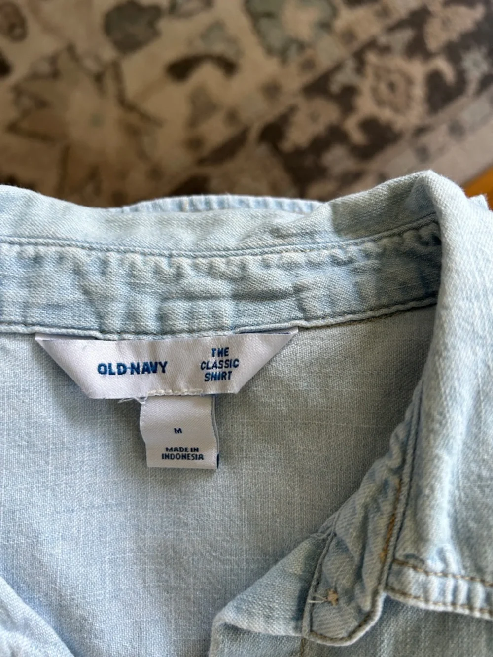 Old Navy Faded Blue Women's Button-Up Shirt - Picture 2 of 3